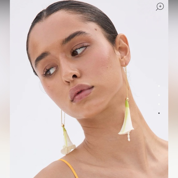 NWT Cult Gaia Calla Cultured Pearl Earrings - Picture 12 of 16